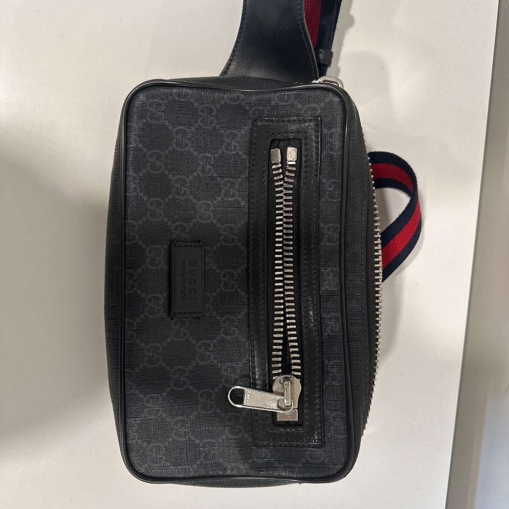 Gucci GG Black small slingbag